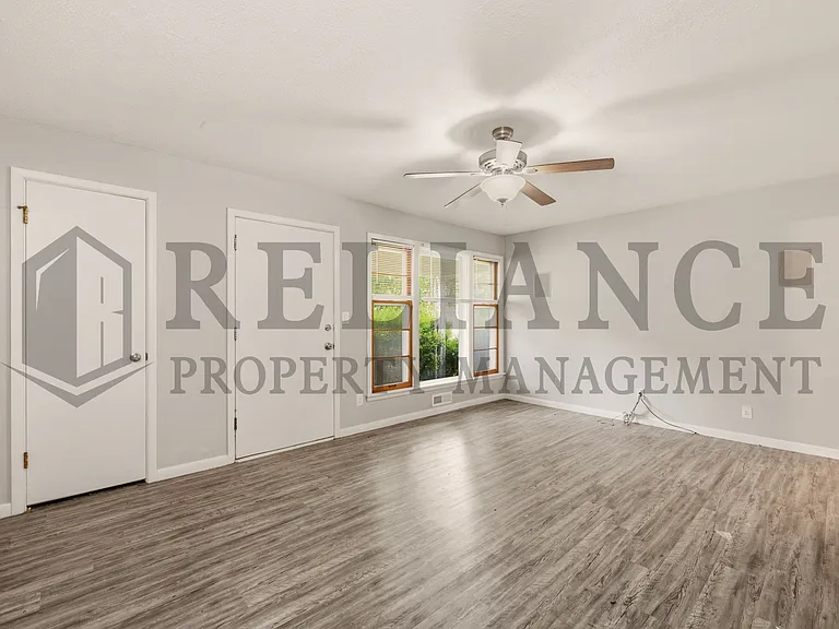 1401 W Calvert St — Photo 14