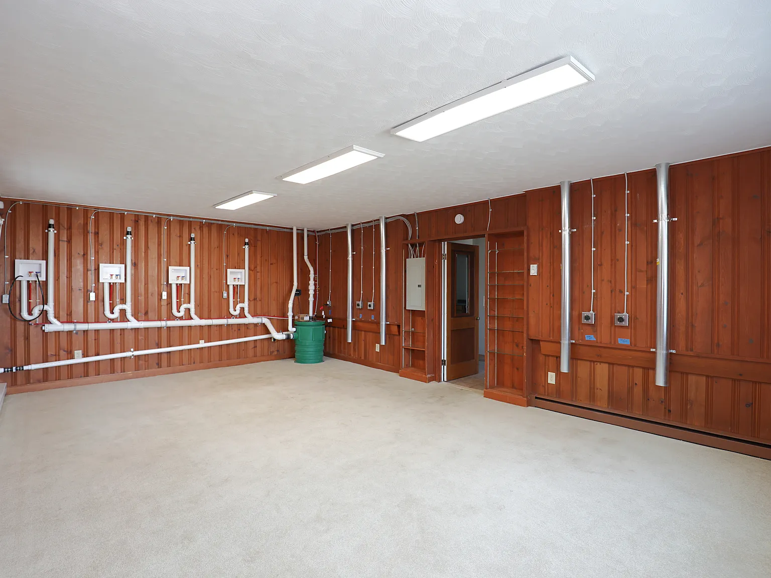 4 bed, 2.5 bath, 1800 sqft, $2,300 — Photo 3