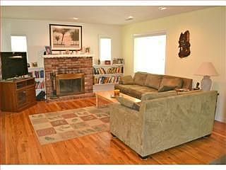 1st image of 2024 Glen Una Ave