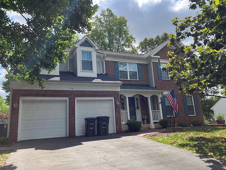 15 Westhampton Ct — Photo 2