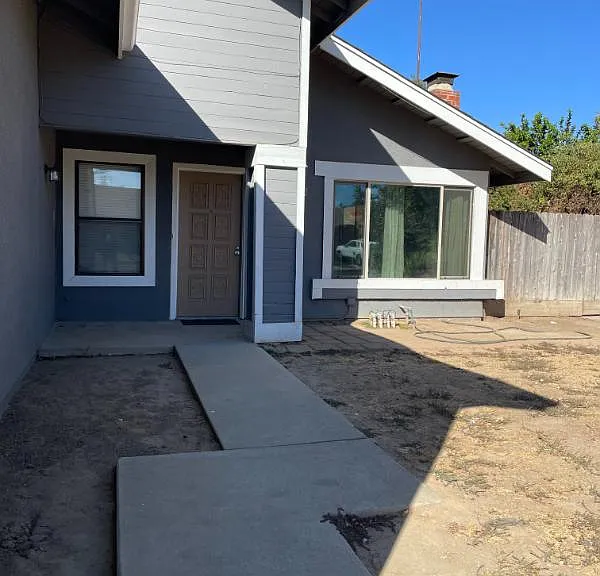 4076 W San Bruno Ave — Photo 2