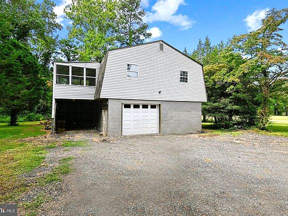 5th image of 1836 Cherry Rd