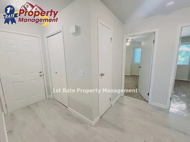 4920 W Blodgett Ln #201 — Photo 7