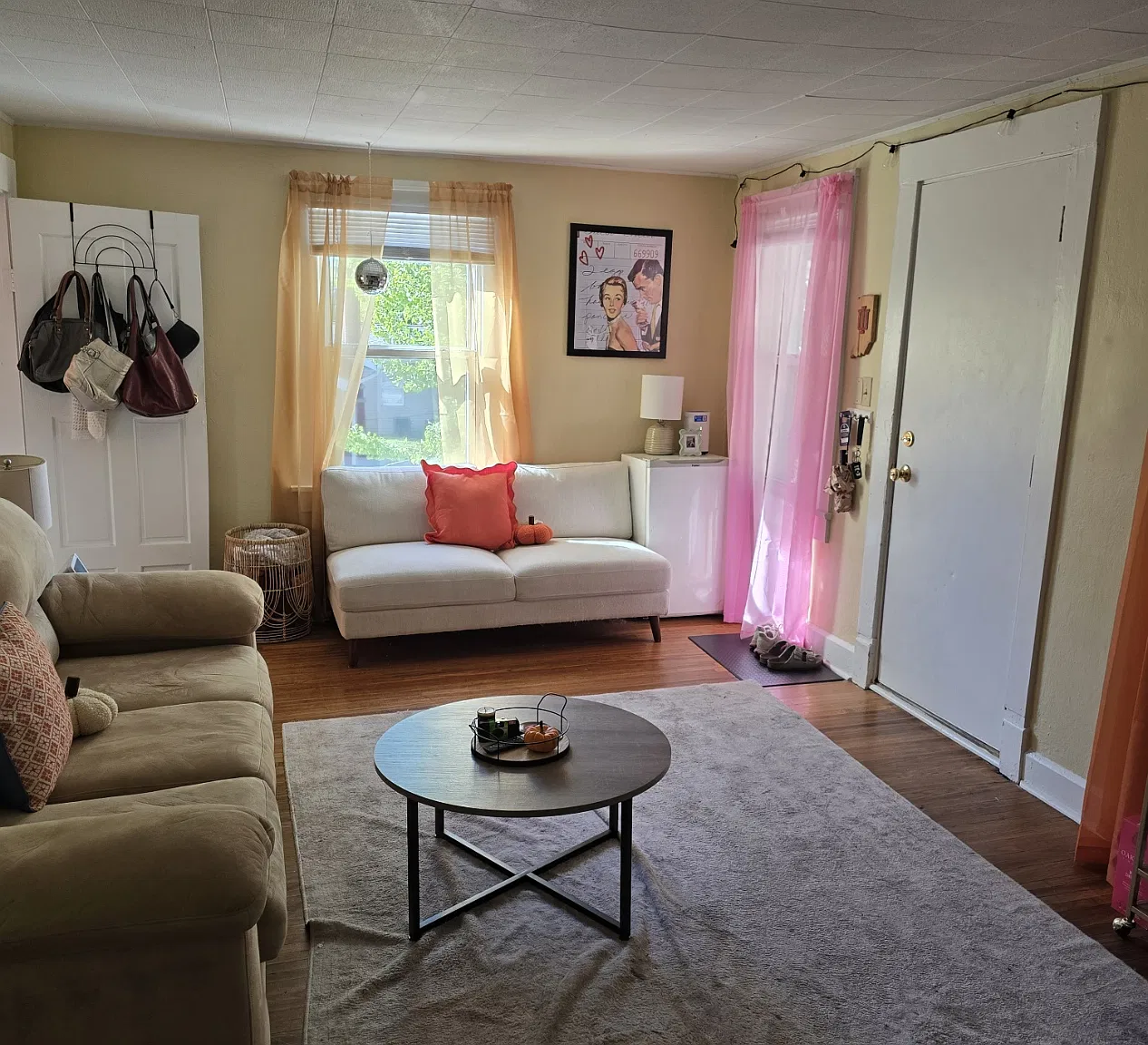 3 bed, 1225 sqft, $2,400 — Photo 2