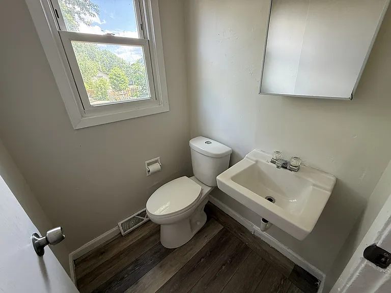 207 N Central Ave — Photo 4