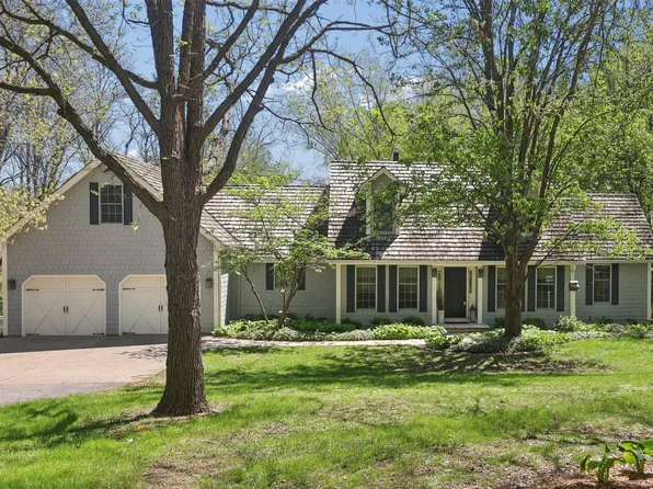1570 S Lakeview Dr, West Des Moines, IA 50266