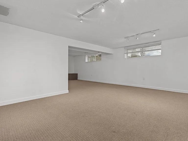 9 Tamerton Ct — Photo 21
