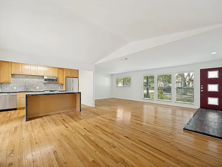 433 Sandy Trl — Photo 7