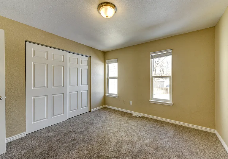 1075 Sir Galahad Dr — Photo 5