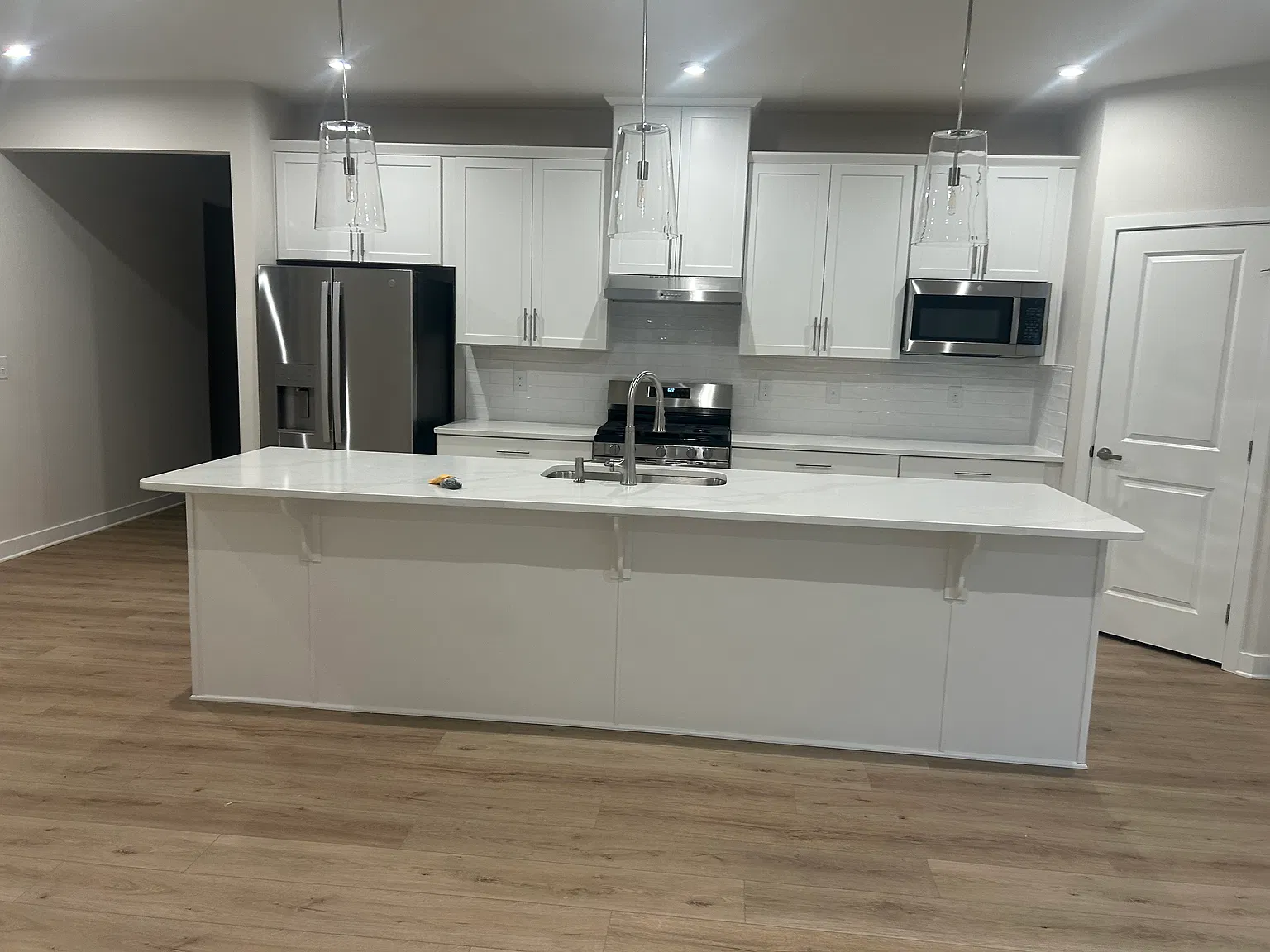 3 bed, 1950 sqft, $2,250 — Photo 1