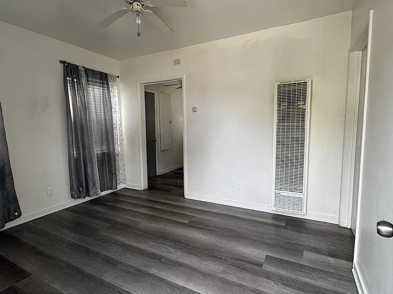 9601 Alexander Ave #1/2 — Photo 2