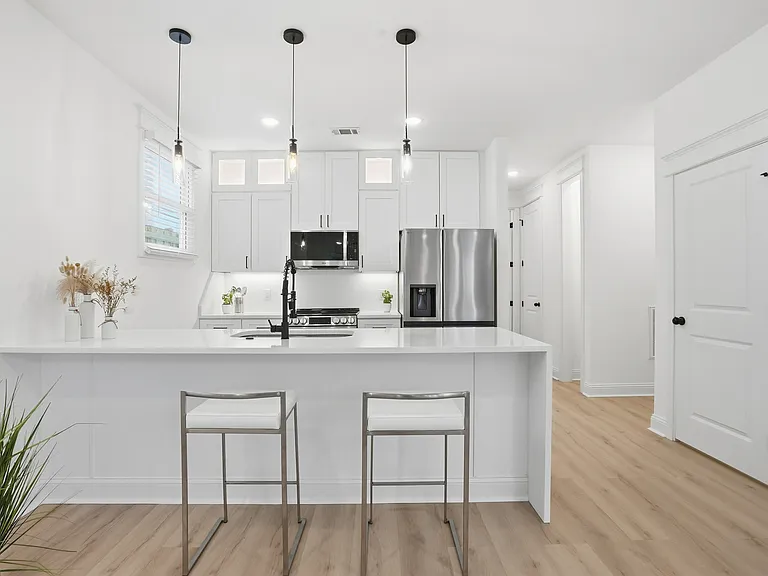1230 E Anderson St — Photo 11