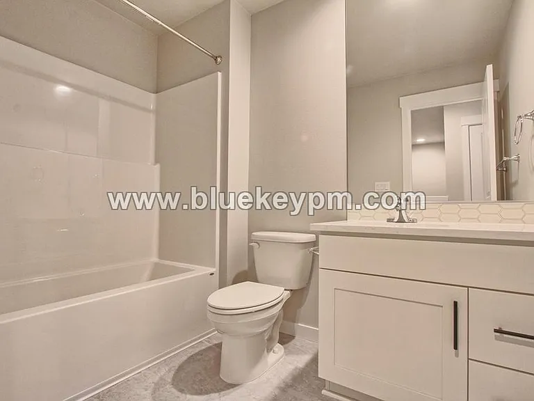 18511 NE 44th Ave — Photo 14