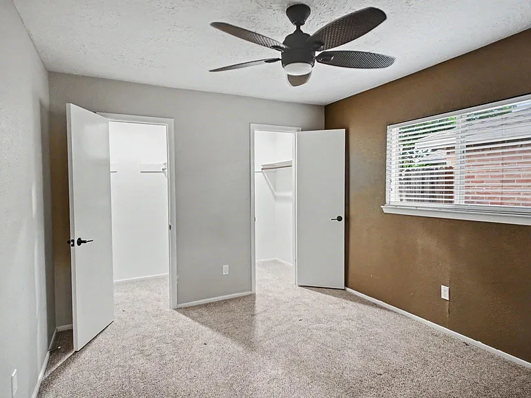 215 Redbud Cir — Photo 14