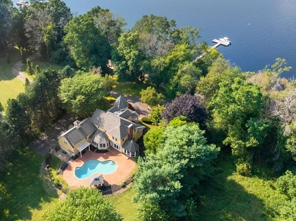83 River Rd, West Newbury, MA 01985