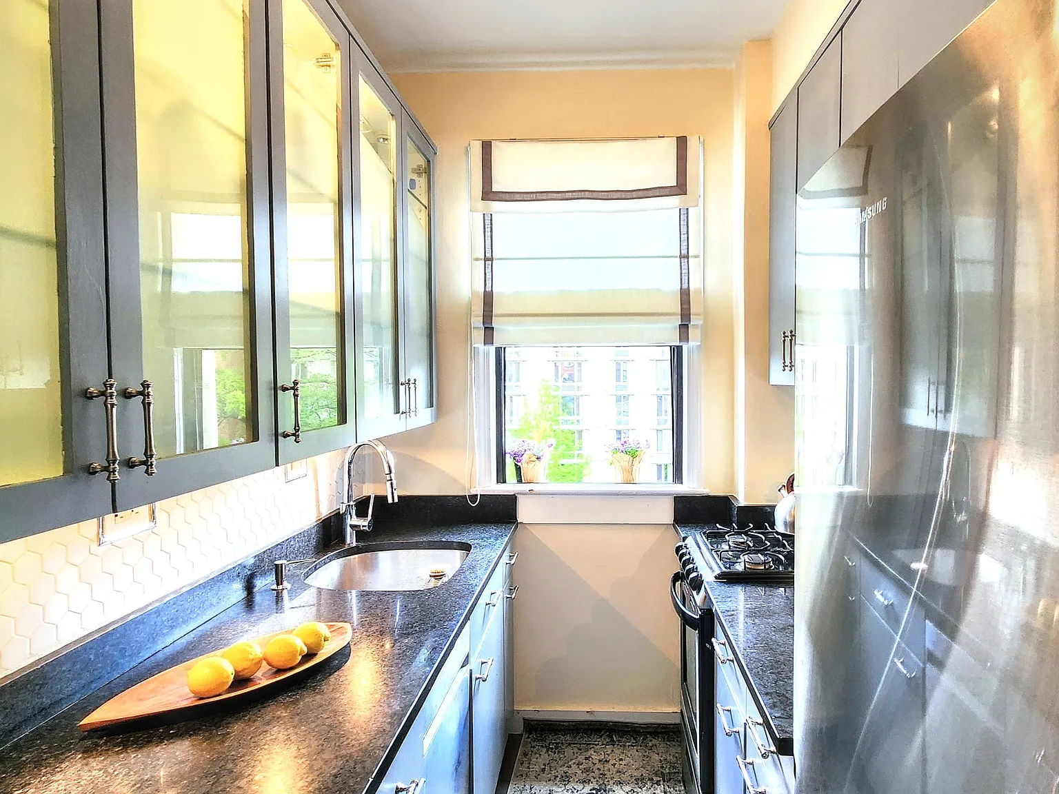 1 bed, 850 sqft, $3,200 — Photo 3