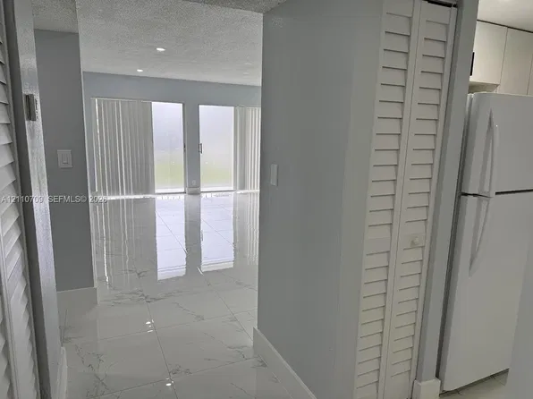 17911 NW 68th Ave, Hialeah, FL