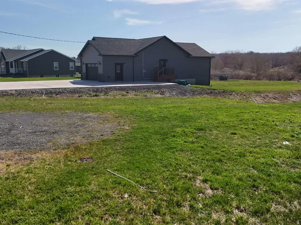 5 E River Rd, Plymouth, NS B2H 5C5