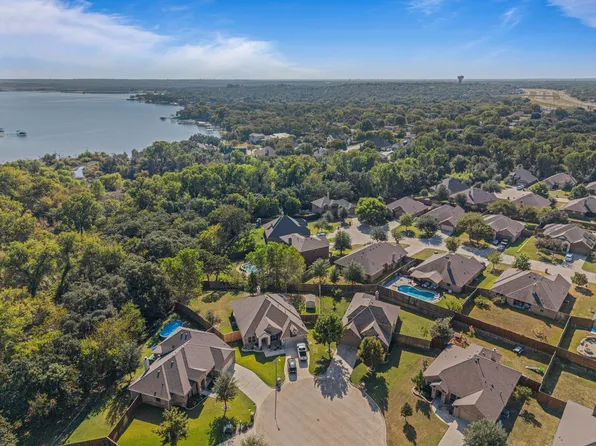 108 Bosque Ct, Azle, TX 76020