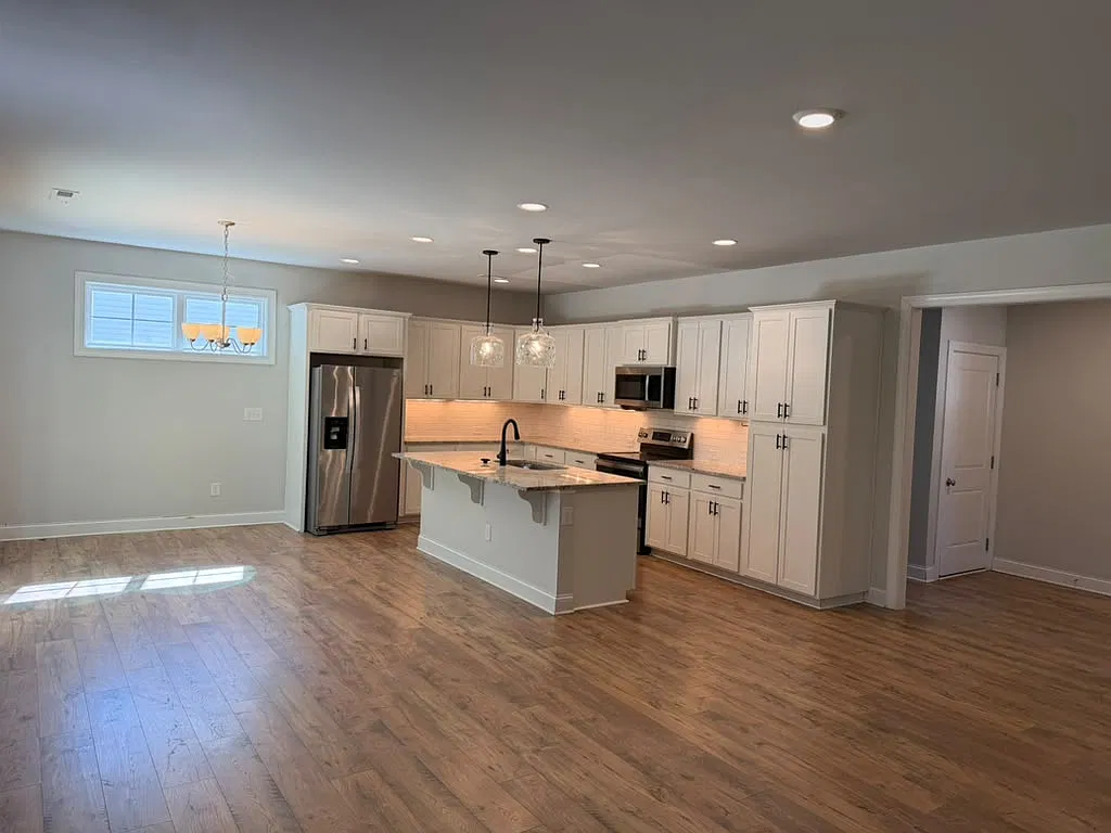 3 bed, 2.5 bath, 2016 sqft, $2,150 — Photo 2