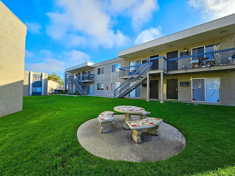 Sandalwood Apartments — Photo 42