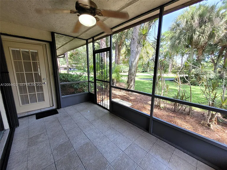 7523 Greenlake Way #C — Photo 24