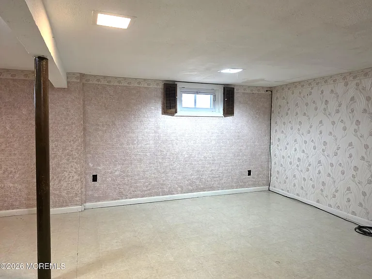 42 Richards Dr — Photo 22