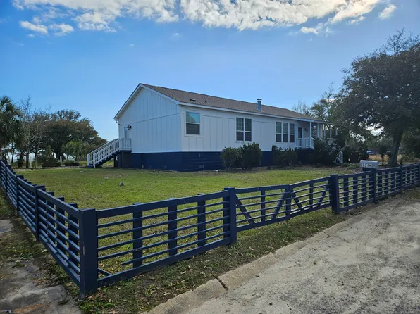 1514 Ellis St, Pass Christian, MS 39571