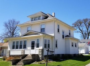 323 10th St, Aplington, IA 50604
