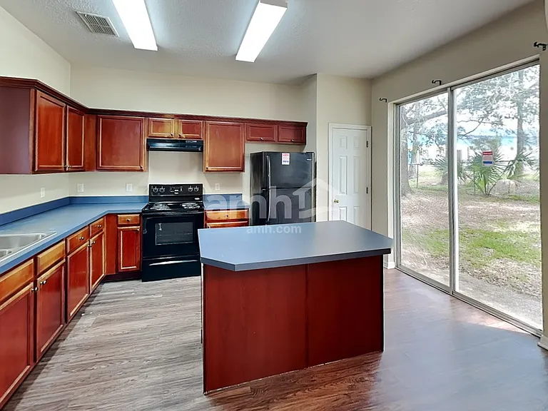 517 Vicks Landing Dr — Photo 8