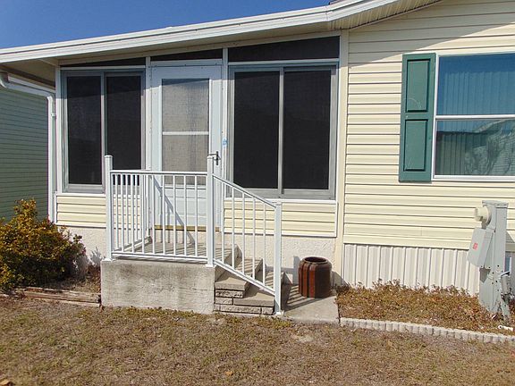4th image of 143 Camellia St