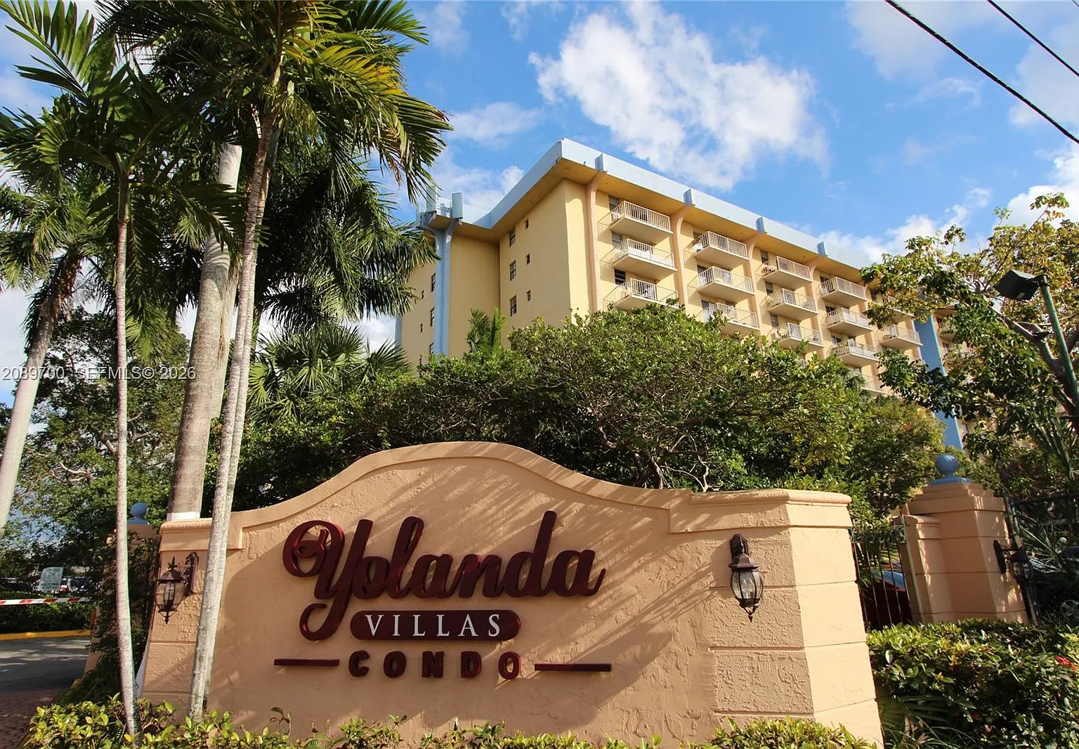 Yolanda Villas Condo — Photo 1