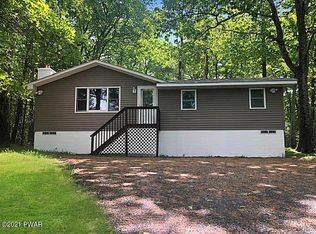 124 Chestnut St, Dingmans Ferry, PA 18328