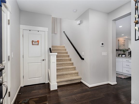 4th image of 1441 247th Ave NE