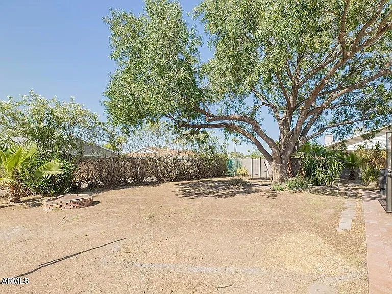 1646 E Hermosa Dr — Photo 8
