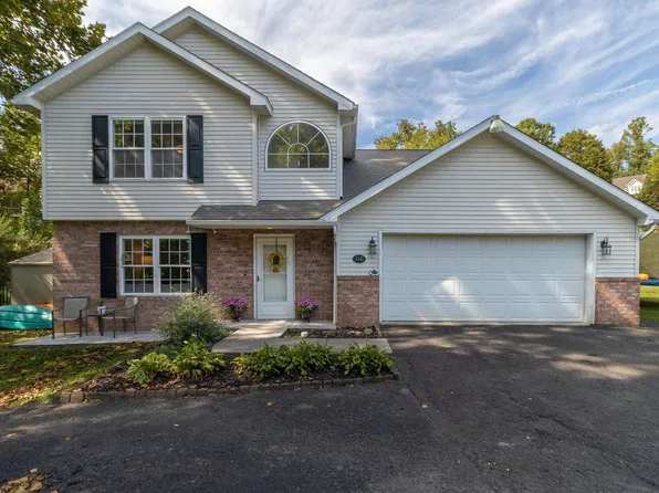 110 Patio Dr, Fairmont, WV 26554