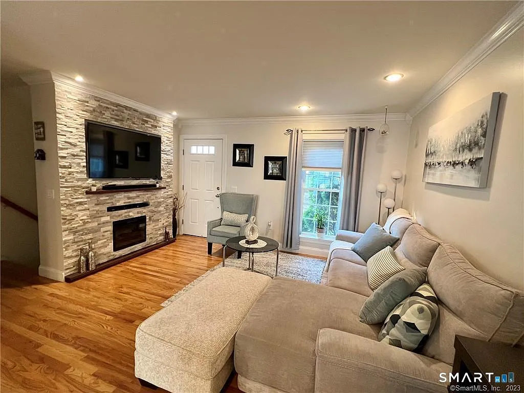 3 bed, 2.5 bath, 1374 sqft, $3,600 — Photo 1