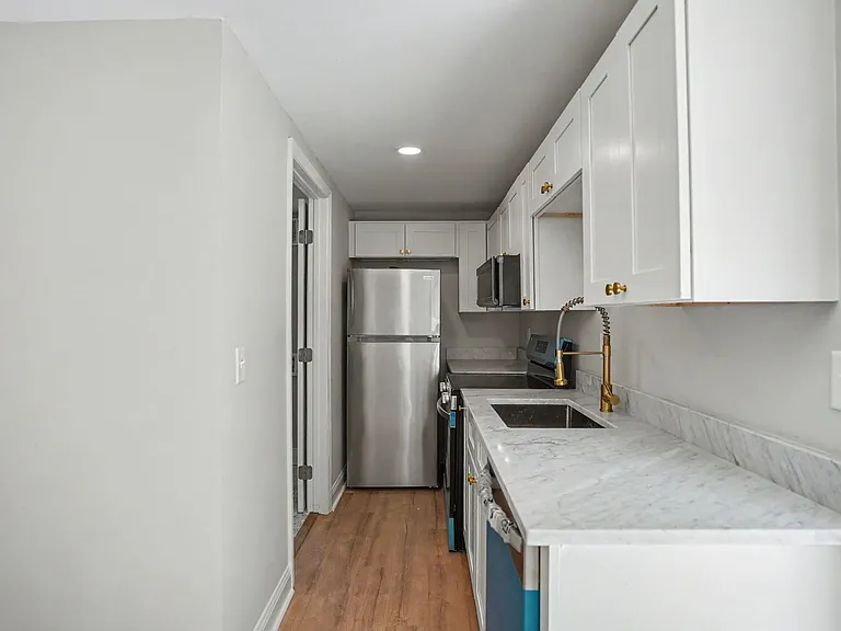 705 E 32nd St — Photo 10