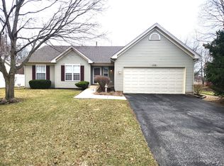 122 S Hankes Rd, Aurora, IL 60506