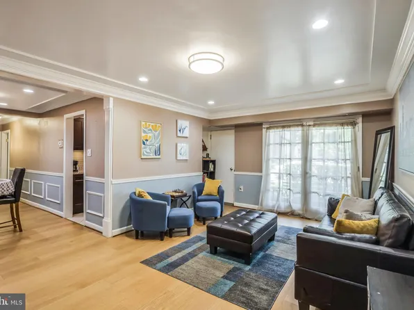 424 N Armistead St APT 104, Alexandria, VA 22312