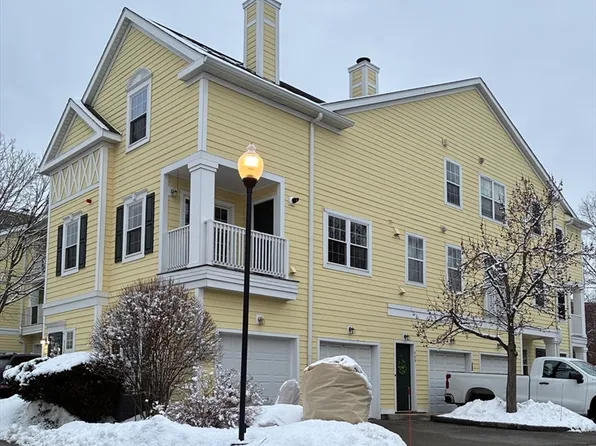 403 Gazebo Cir Unit 403, Reading, MA 01867