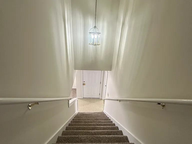 1118 S Woodlawn Ave — Photo 25