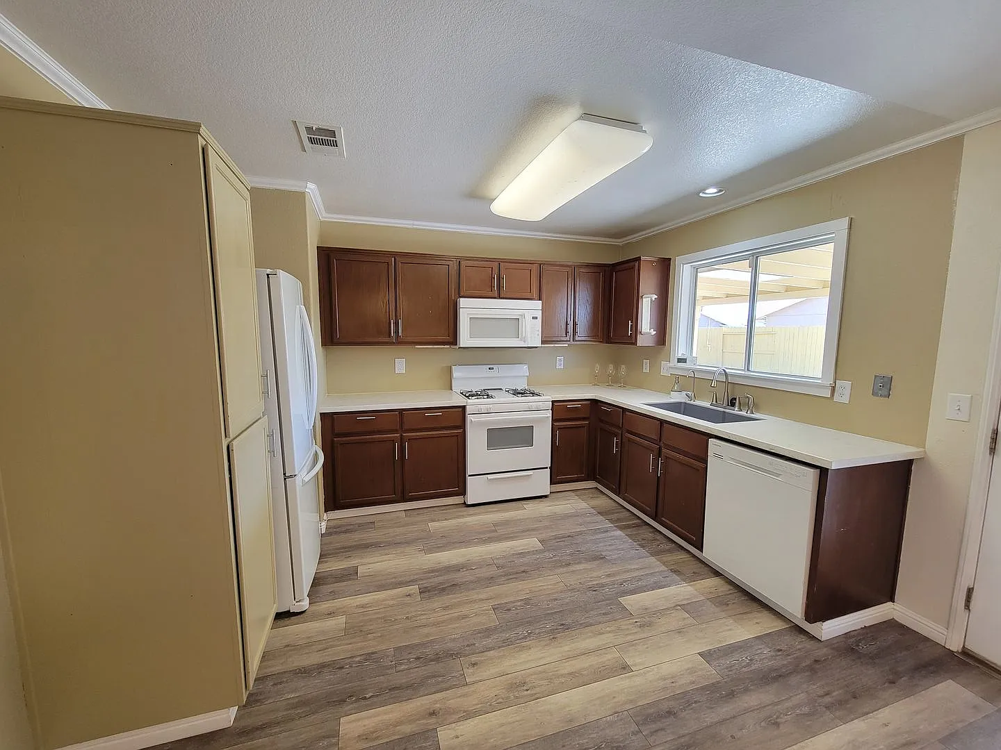 Well-Located 3BD/2BA Home with 2-Car Garage & Solar — Photo 4