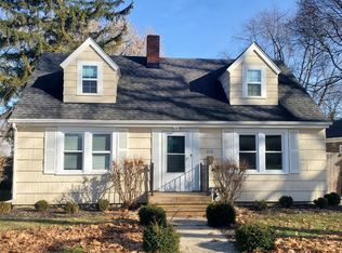 218 S Randall Rd, Aurora, IL 60506