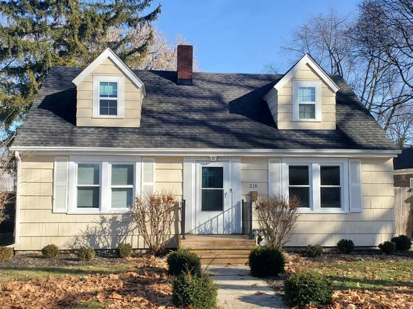 218 S Randall Rd, Aurora, IL 60506