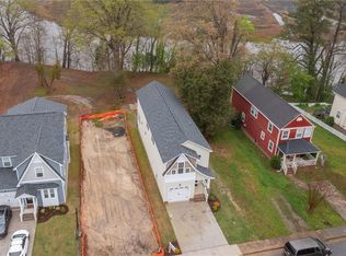 158 Riverview Ave, Smithfield, VA