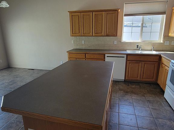 2nd image of 1121 Liberty Cir