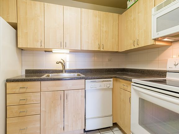 5th image of 340 W Diversey Pkwy APT 2415
