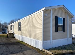 12421 Pineneedle Dr, Indianapolis, IN 46236