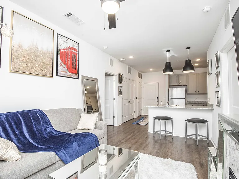 Flagship Kern's Apartments — Photo 22